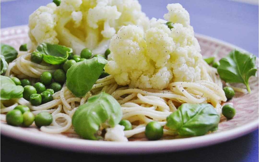 Pasta mit Blumenkohl und Erbsen