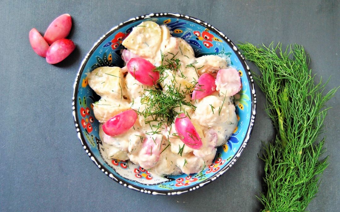 Ayurvedischer Kartoffelsalat mit gebackenen Radieschen